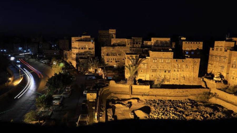الكهرباء تعود للعاصمة صنعاء لأول مرة منذ اندلاع الحرب