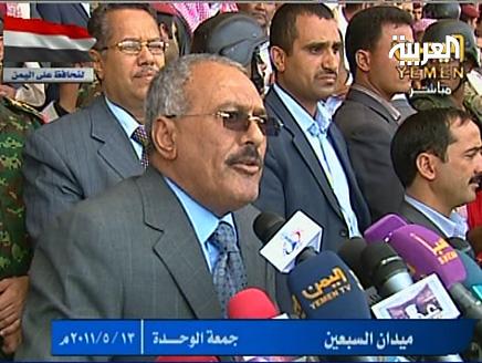 الرئيس صالح خلال القائة الخطاب أمام مناصريه اليوم