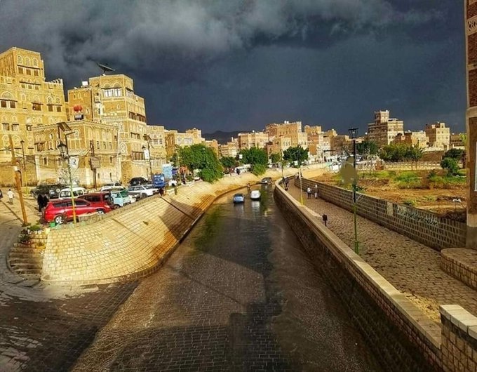 بالصور ..هذا ما شوهد اليوم في سماء العاصمة صنعاء بعد سقوط المطر