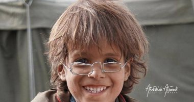 شاهد.. الطفل اليمني صانع نظارة الأسلاك المعدنية يظهر على BBC