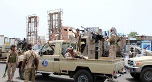 قوات الانتقالي تعلن سيطرتها على المطار والبنوك والموانئ في عدن (تفاصيل)