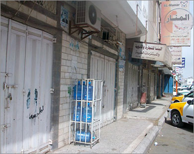 تصاعد حركة العصيان المدني في صنعاء وعصيان كامل في محافظتي عدن ولحج