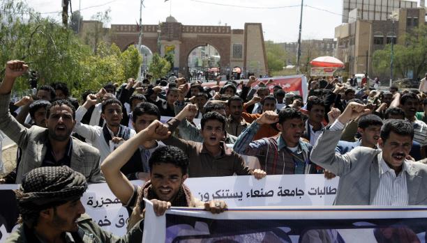 اليمن: حكومة الانقلابيين مهددة بانتفاضة موظفين