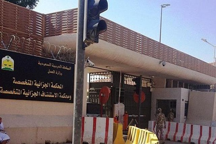 السلطات السعودية تحاكم مواطن سعودي بتهمة تهريب 50 سترة عسكرية للحوثيين