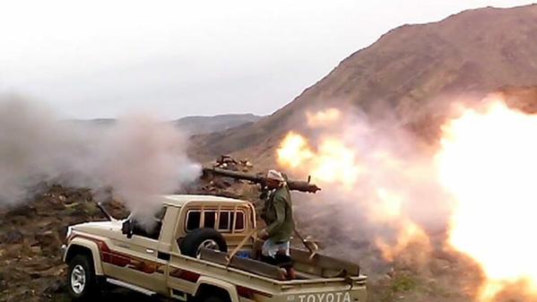 استمرار القصف المدفعي بين رجال المقاومة والحوثيين بمديرية “القريشية” في البيضاء