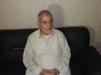 إصابة مرشد الاخوان محمد بديع بأزمة قلبية في سجن المزرعة
