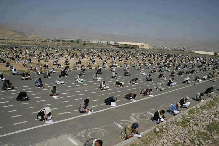 الصورة الأكثر تداولا.. الطلبة المتقدمين لأختبارات القبول التحريرية للكليات العسكرية اليمنية