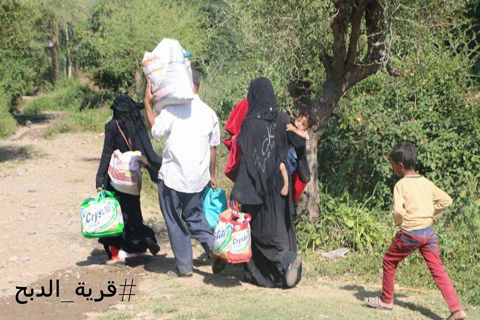 . نزوح جماعي لمئات الأسر من عدة قرى جنوب وغرب تعز بسبب الحوثيين