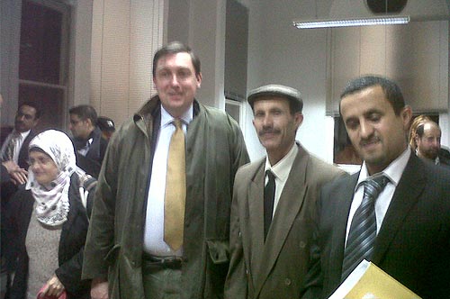 السفير البريطاني بصنعاء يلتقي نخبة من السياسين والإعلاميين اليمنيين بشيفليد