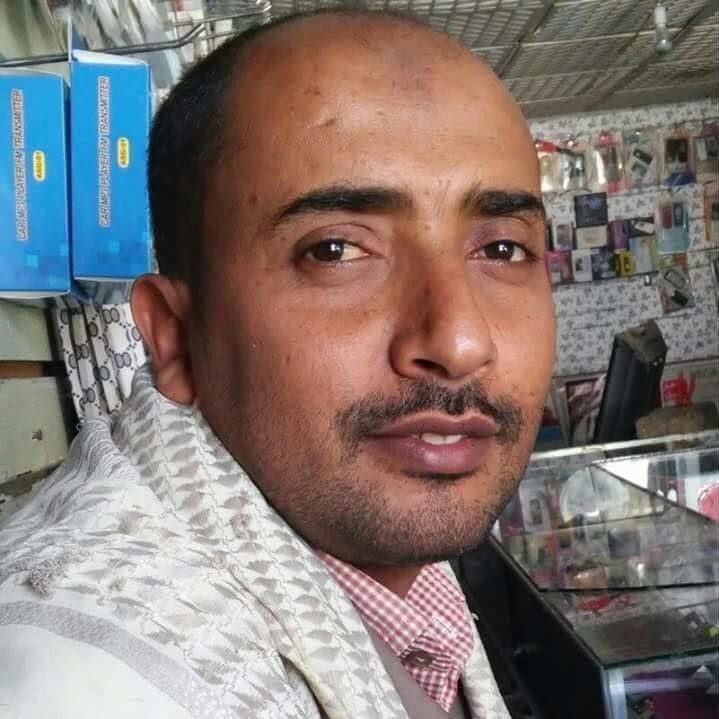 مليشيا الحوثي تختطف الصحفي «تيسير السامعي» من أمام منزله بتعز وتقتاده لجهة مجهولة