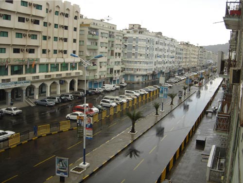 ظهور مجاميع مسلحة في عدن بالتزامن مع أنباء عن انتقال حكومة الوفا