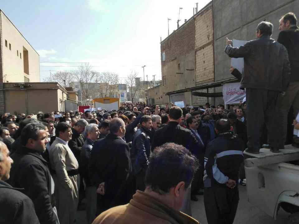 معلمو إيران يتظاهرون احتجاجاً على التمييز والفقر