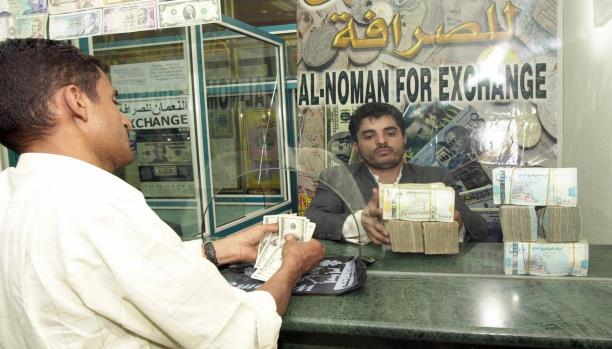 اليمن.. الدولار في قبضة المضاربين و«المركزي» يفقد السيطرة