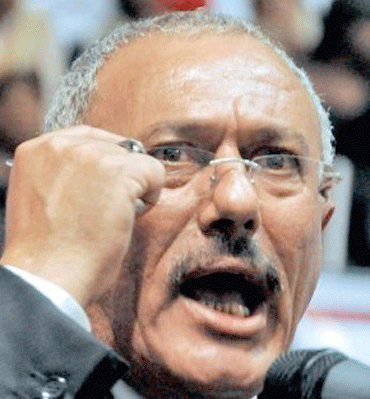 حزب صالح يهدد بجر اليمن إلى منزلق كارثي إذا حُل ديوان «الراعي» و 301