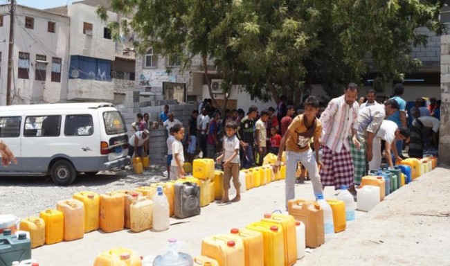 مسؤول في الصليب الأحمر: المدنيون في عدن يكافحون من أجل البقاء رغم نقص إمدادات الوقود والغذاء