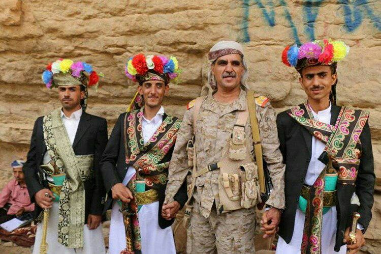 الجيش الوطني يقيم عرس جماعي لثلاثة من مقاتليه في جبهة القتال بنهم صنعاء