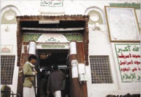 الحوثيون يفرضون خطباءهم على مساجد صعدة