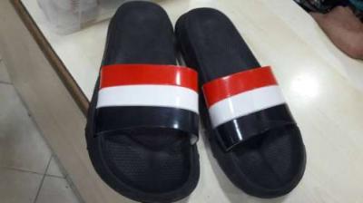 «أحذية» تحمل العلم اليمني تُباع في الأسواق الأردنية يشعل غضب عارم