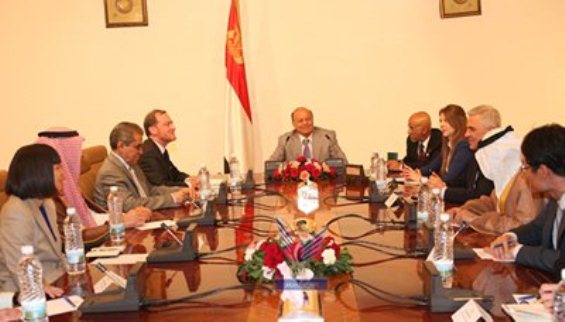 الرئيس يلتقي بسفراء العشر لاطلاعهم على مبادرة حل الأزمة