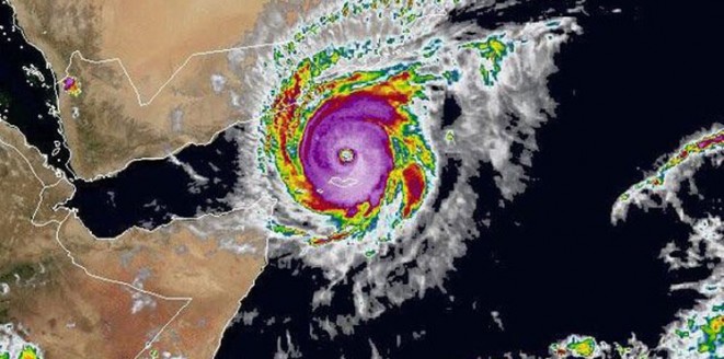 شاهد أخطر فيديو حتى الآن لإعصار تشابالا