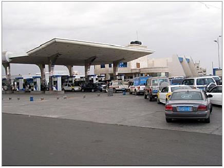 محطة وقود في العاصمة صنعاء (أرشيف)