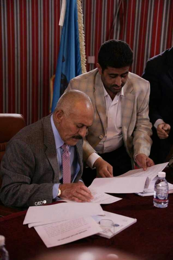 حزب صالح يرفض طلب زعيمه بمغادرة اليمن بذريعة مواجهة العدوان