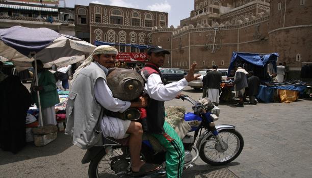 الدرّاجات.. مصدر رزق مطارد في اليمن
