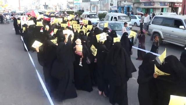 مسيرة نسائية حاشدة في الحديدة منددة بالحوثيين