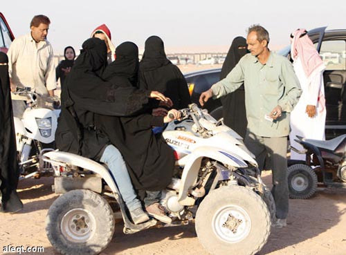 السماح للمرأة السعودية بقيادة الدراجة الهوائية في وجود محرم