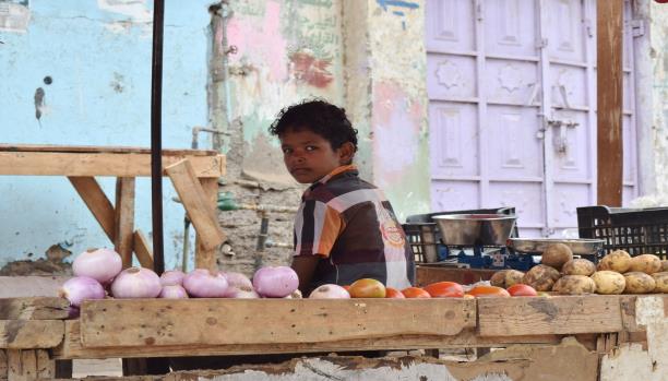 اليمن.. المدن المحررة تعاني أزمة رواتب