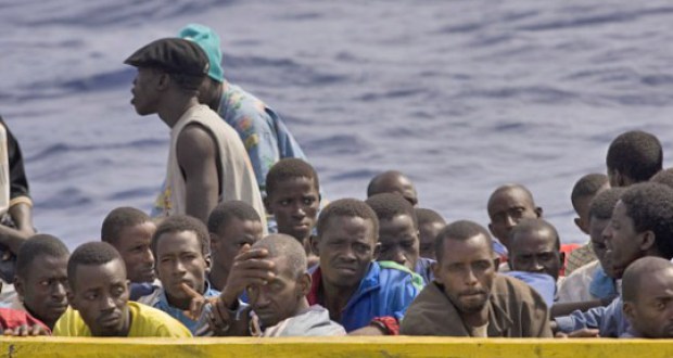 ضبط سفينة تحمل على متنها عشرات المهاجرين غير الشرعيين في منطقة ذباب 