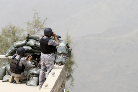 شاهد بالصور: أفارقة يحاولون اختراق الحدود السعودية المشتعلة مع اليمن
