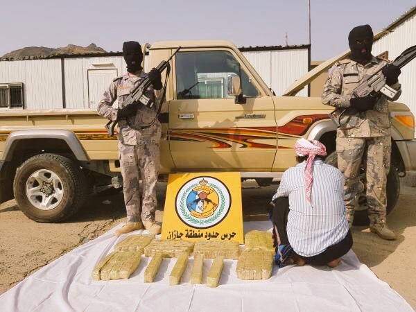 حرس الحدود السعودي يقبض على عصابة تهريب إفريقية وهذا ما تم ضبطه بالصور