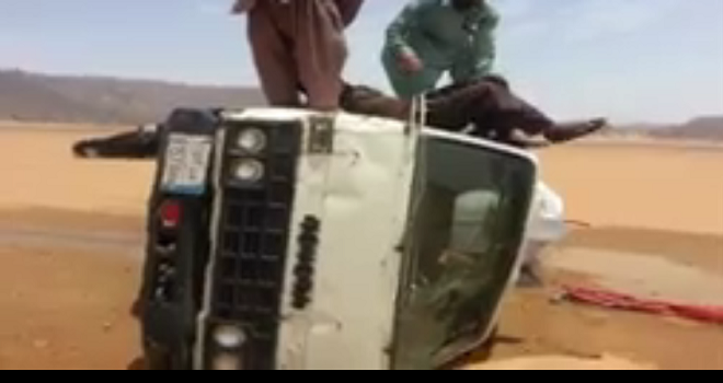سعوديان يردعان «الباكستاني العاشق» قبل أن يقتل المسافرين انتحارًا (فيديو)