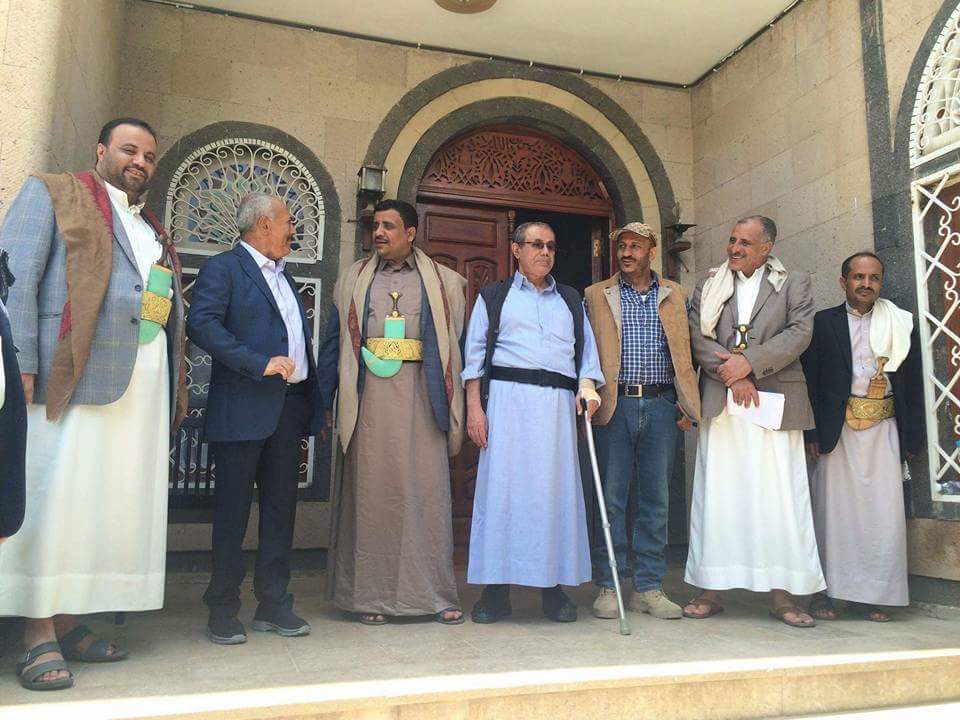 قيادات حوثية مع الرئيس السابق في صنعاء - إرشيف