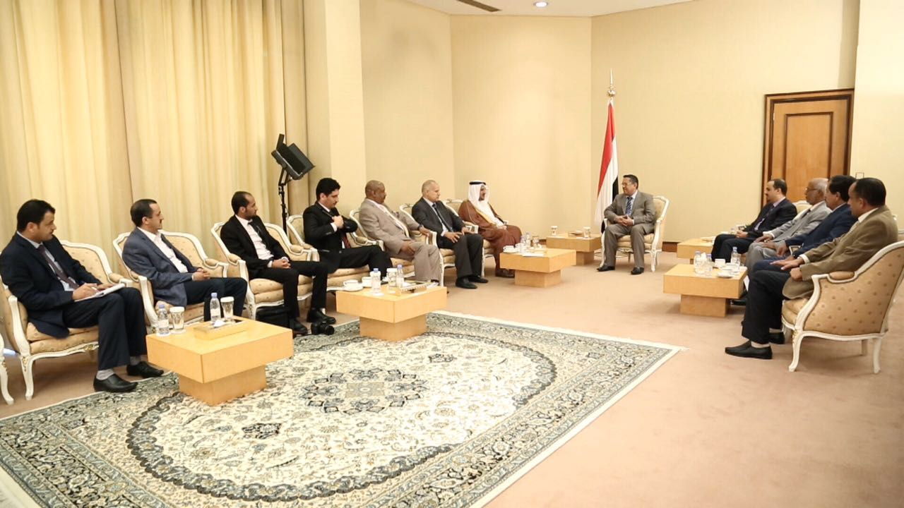  رئيس الوزراء يدعو إلى تضمين التحالف العربي مقرراً دراسياً في الجامعات العربية