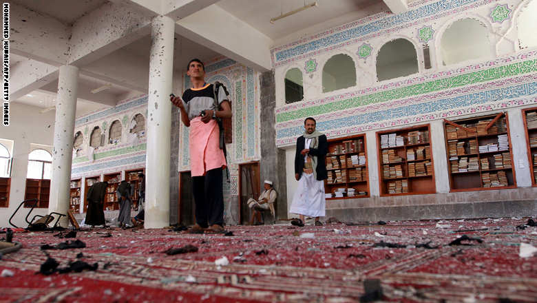 صورة أرشيفية من تفجير سابق استهدف أحد المساجد بصنعاء