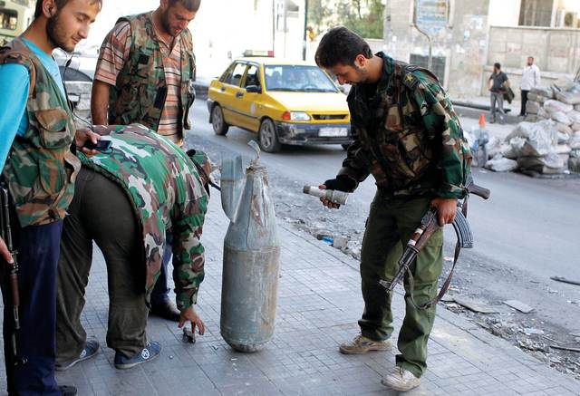 «الجيش السوري الحر» يعزل حلب عن إمدادات قوات الأسد