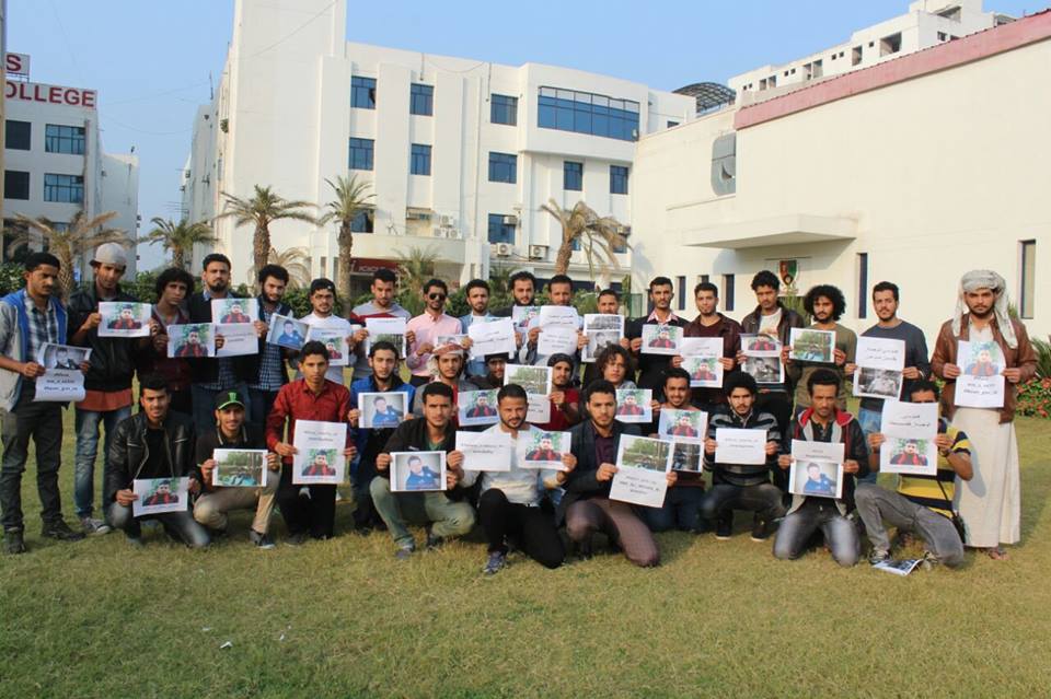 طلاب عرب يتظاهرون في المدن الهندية للمطالبة بكشف ملابسات وفاة طالب يمني (صور)