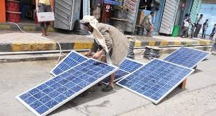 ابتكار جديد مفيد لليمنيين: مادة موصلة للكهرباء تُطيل اعمار بطاريات الطاقة الشمسية