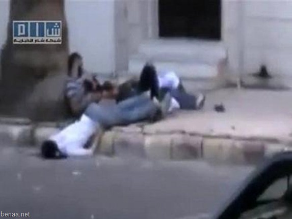 جثث قتلى في الشوارع برصاص قوات الجيش السوري (أرشيف)