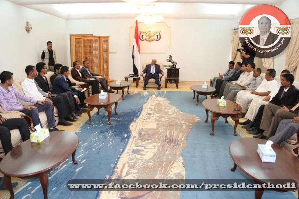 الرئيس هادي يلتقي عدد من المكونات الشبابية في إقليم الجند ويرحب بأبناء الإقليم الثائر