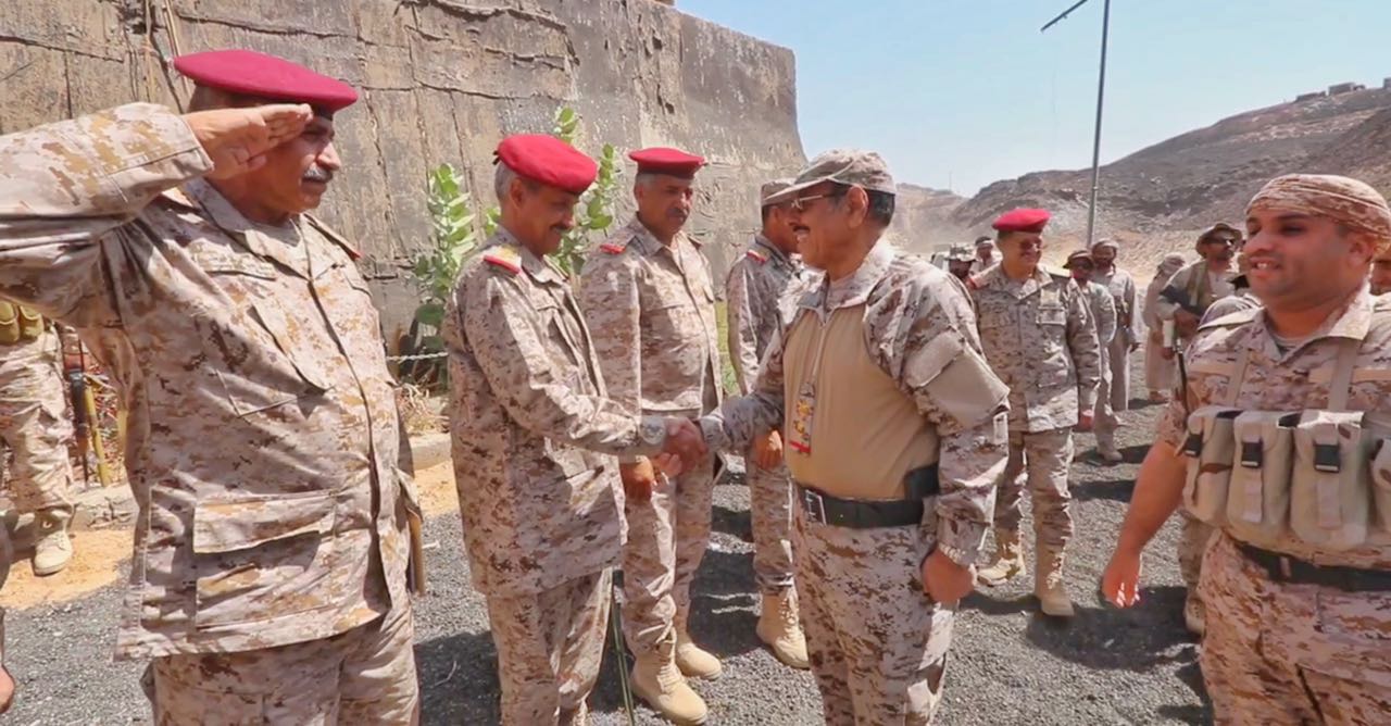 الفريق علي محسن يصل مأرب ويلتقي قائد قوات التحالف ورئيس هيئة الأركان