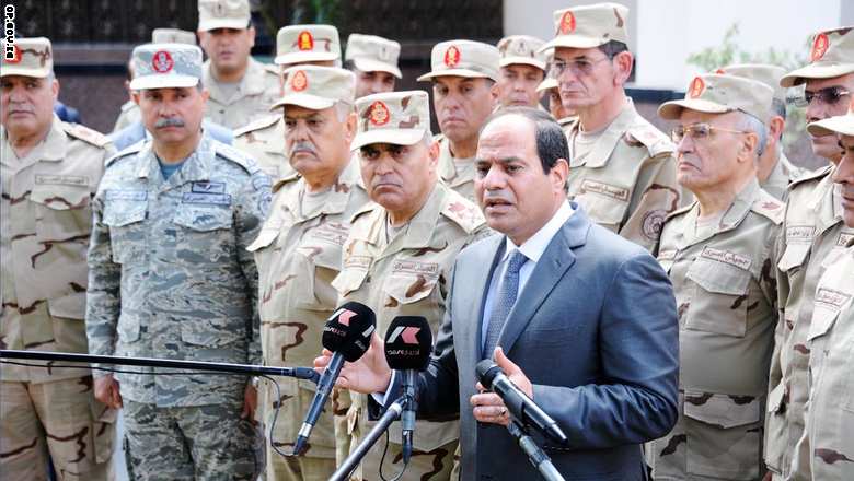 السيسي لقادة الجيش: مصر لن تتخلى عن أشقائها وحماية 