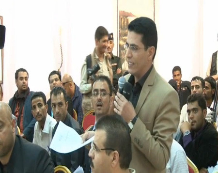 مراسل BBC : أقارب للمخلوع صالح زورو وثائق بإسم وزارة الداخلية لاستيراد اسلحة (فيديو)