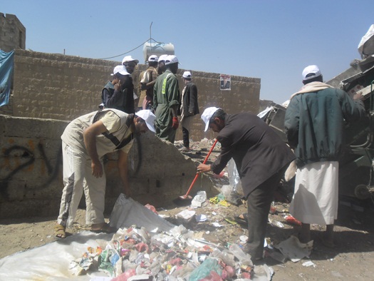 انطلاق حملة نظافة لإزالة القمامة المكدسة في عدد من شوارع العاصمة