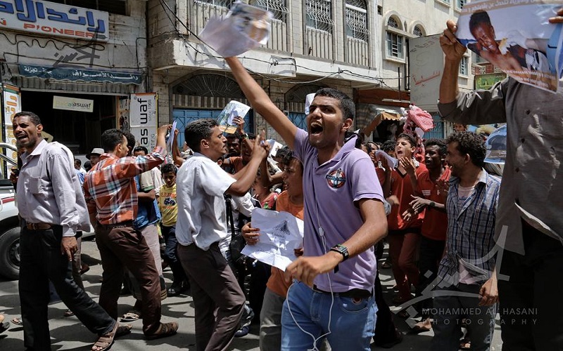 مسيرة غاضبة في تعز اليمنية تنديداً بجرائم الحوثيين وبصمت المجتمع