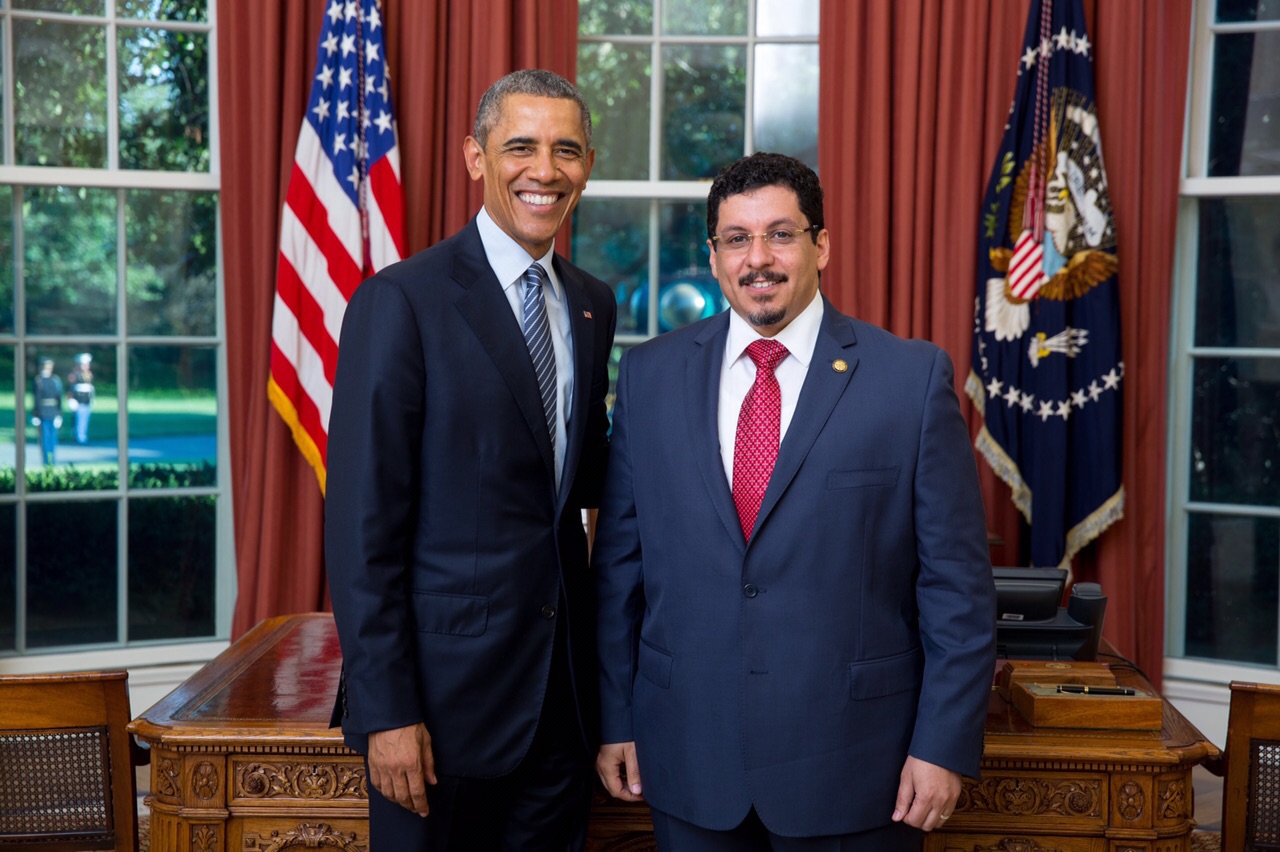 أوباما يستقبل أحمد عوض بن مبارك ويتسلّم أوراق اعتماده سفيرا لليمن  لدى الولايات المتحدة (صورة)