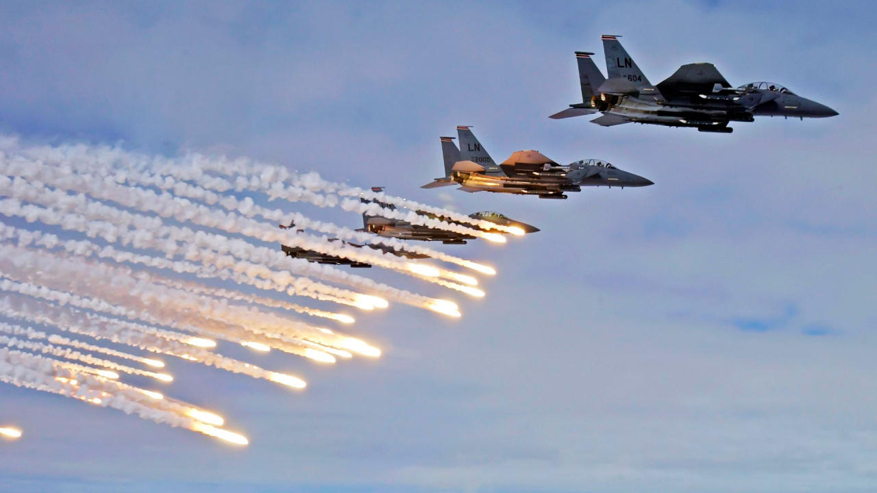 طائرات التحالف تستخدم لأول مرة صواريخ نوعية في قصف محافظة صعدة