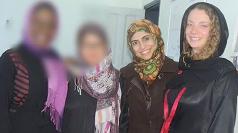 الخبيرة الفرنسية المختطفة ومساعدتها اليمنية شرين مكاوي
